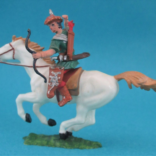 8760 4  Archer, la main au carquois sur cheval 3 (figurine repeinte).